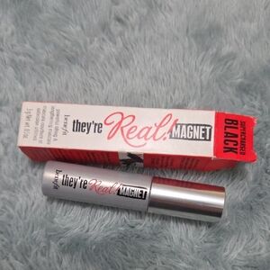 Benefit They're Real! Magnet Mascara in Silver and Black